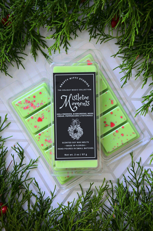 Mistletoe Moments: Hollyberries, Evergreens, Moss, Cedar, Peppercorn & Patchouli | Soy Wax Melt