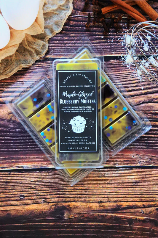 Maple-Glazed Blueberry Muffins: Sweet Vanilla Cake Batter, Juicy Wild Blueberries, Hints of Maple, Cinnamon & Almond | Soy Wax Melt Snap Bar