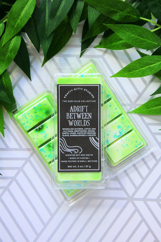 God of the Kohaku: Sparkling Waters, Florals, Driftwood, Ozone, Earth, Musk, Incense, Clove & Sandalwood | Soy Wax Melt