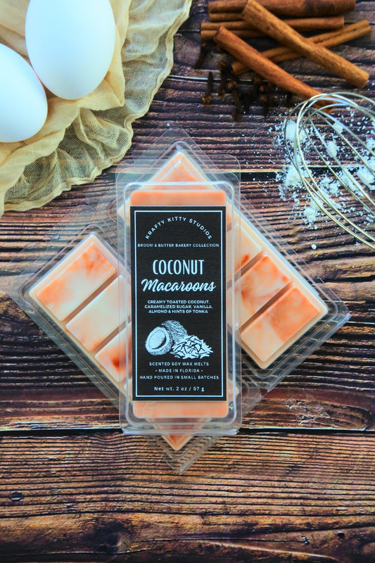 Coconut Macaroons: Creamy Toasted Coconut, Caramelized Sugar, Vanilla, Almond & Hints of Tonka | Soy Wax Melt Snap Bar
